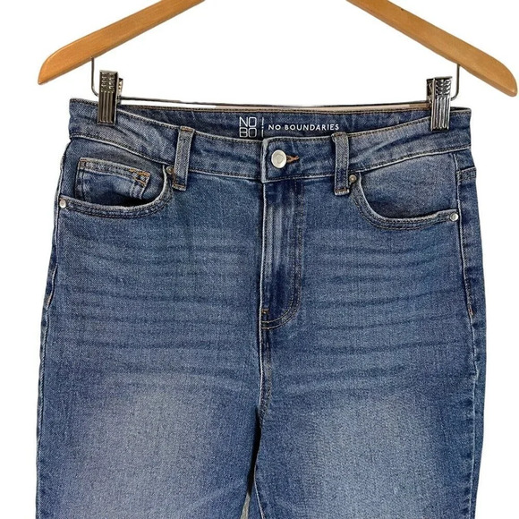 No Boundaries Jeans Juniors 9 Distressed Frayed Hem Cropped High Waisted Denim - Picture 2 of 7